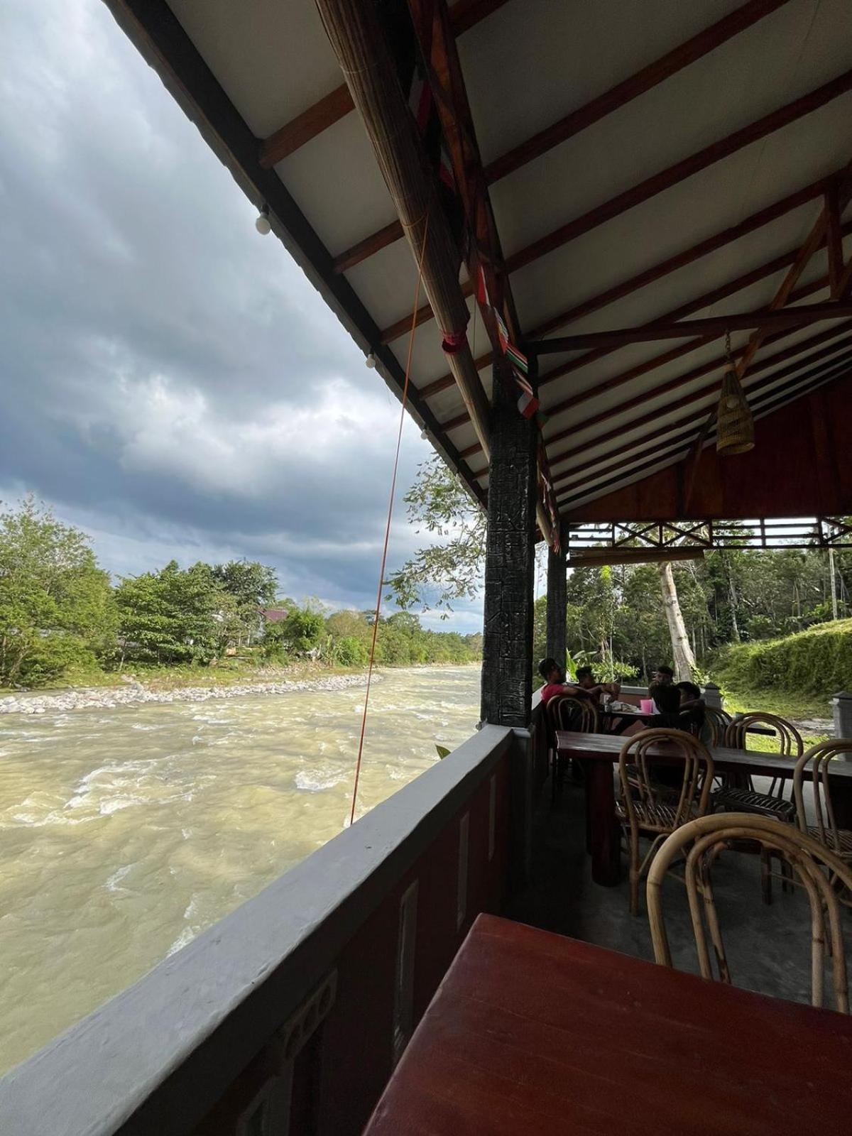 Asim Paris Guesthouse & Jungle Trekking Bukit Lawang Exterior photo