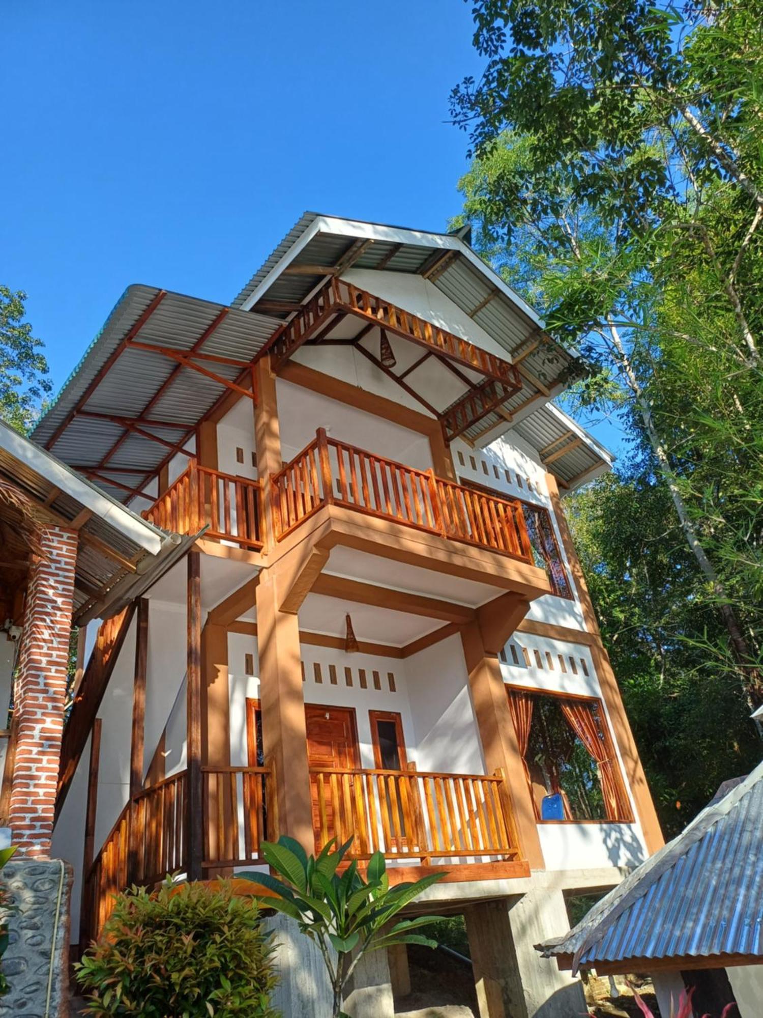 Asim Paris Guesthouse & Jungle Trekking Bukit Lawang Exterior photo